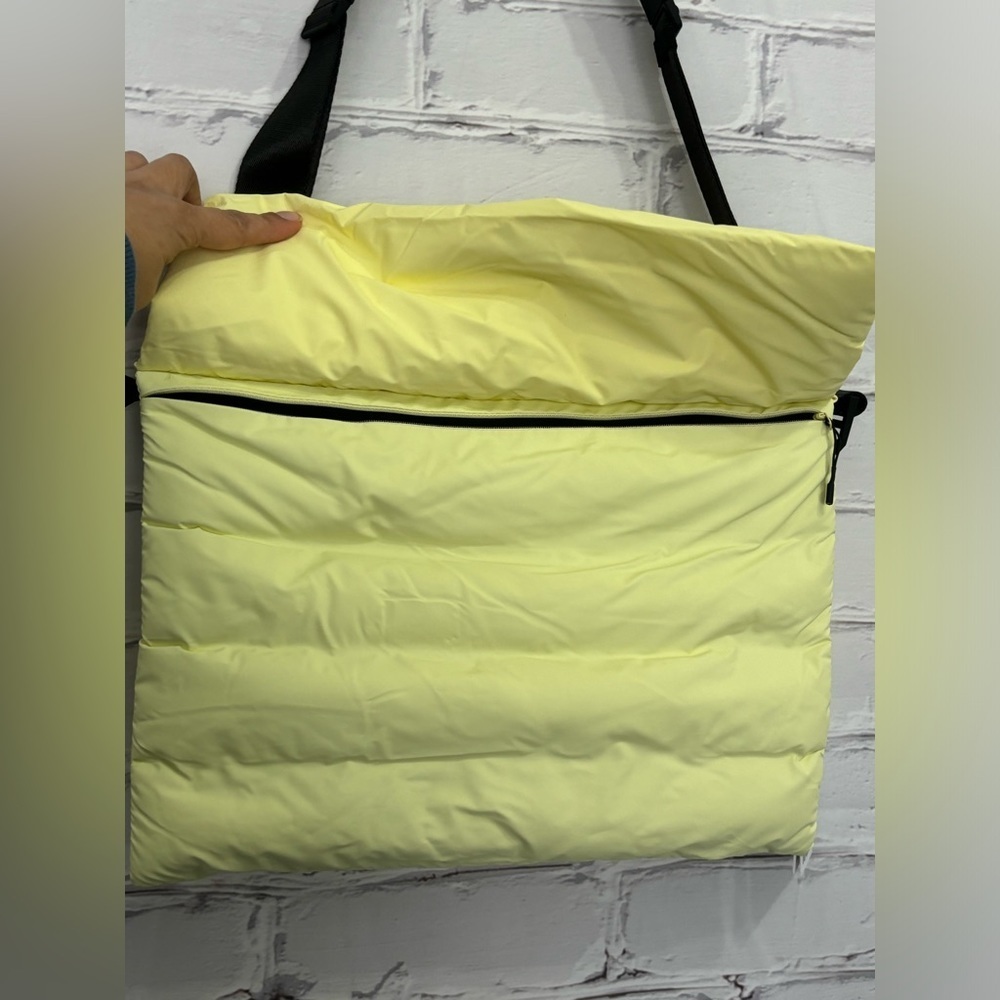 NWT RAINS Loop Crossbody Bag Straw - Picture 5 of 9